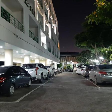 Central Place Hotel Rayong Extérieur photo