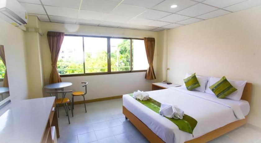 Central Place Hotel Rayong Extérieur photo