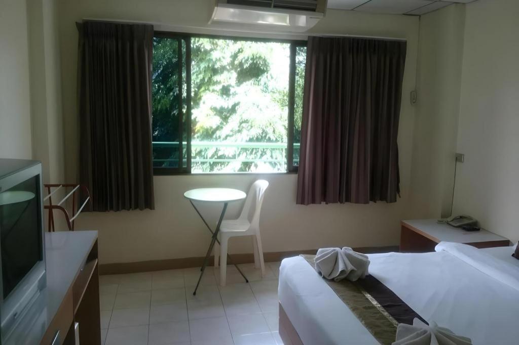 Central Place Hotel Rayong Extérieur photo