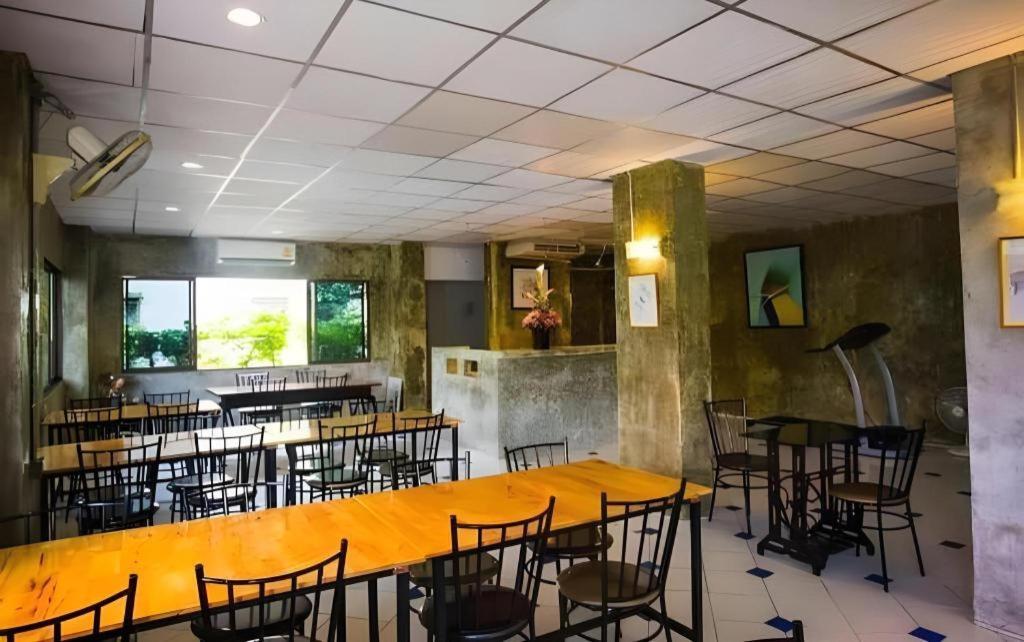 Central Place Hotel Rayong Extérieur photo