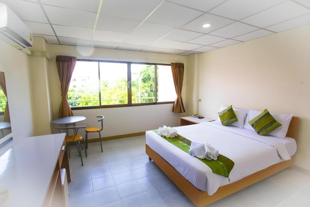 Central Place Hotel Rayong Extérieur photo